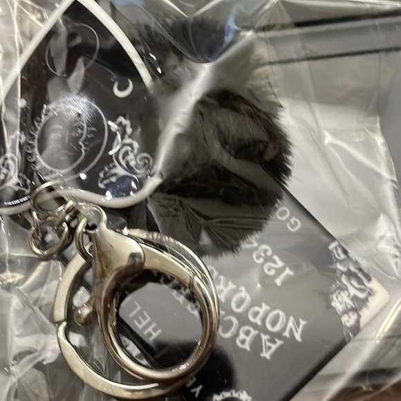 Ouija Planchette Keychain Pompom - Picture 4 of 5